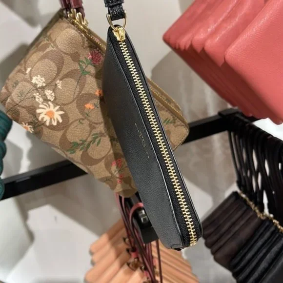 Coach Corner Zip Wristlet Black Leather - Picture 13 of 16